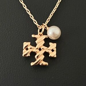 Tory Burch Twisted Rope Pearl Gold Pendant Necklace